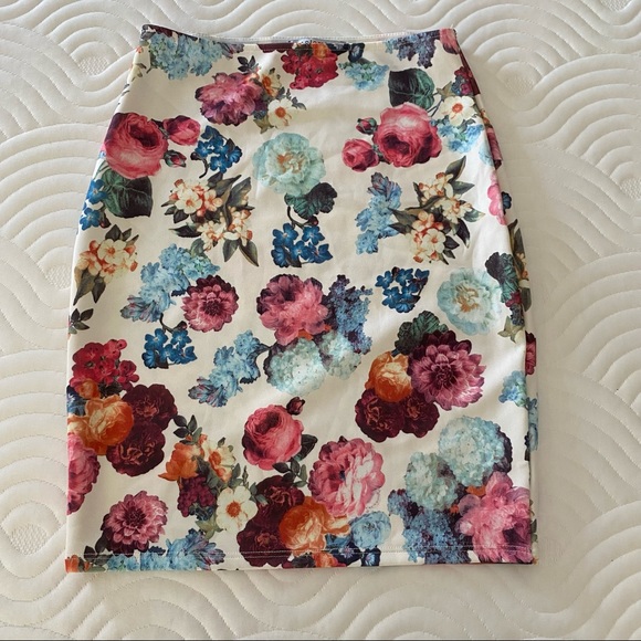 Solemio Los Angeles Dresses & Skirts - SOLEMIO LOS ANGELES FLORAL MINI SKIRT / Size S